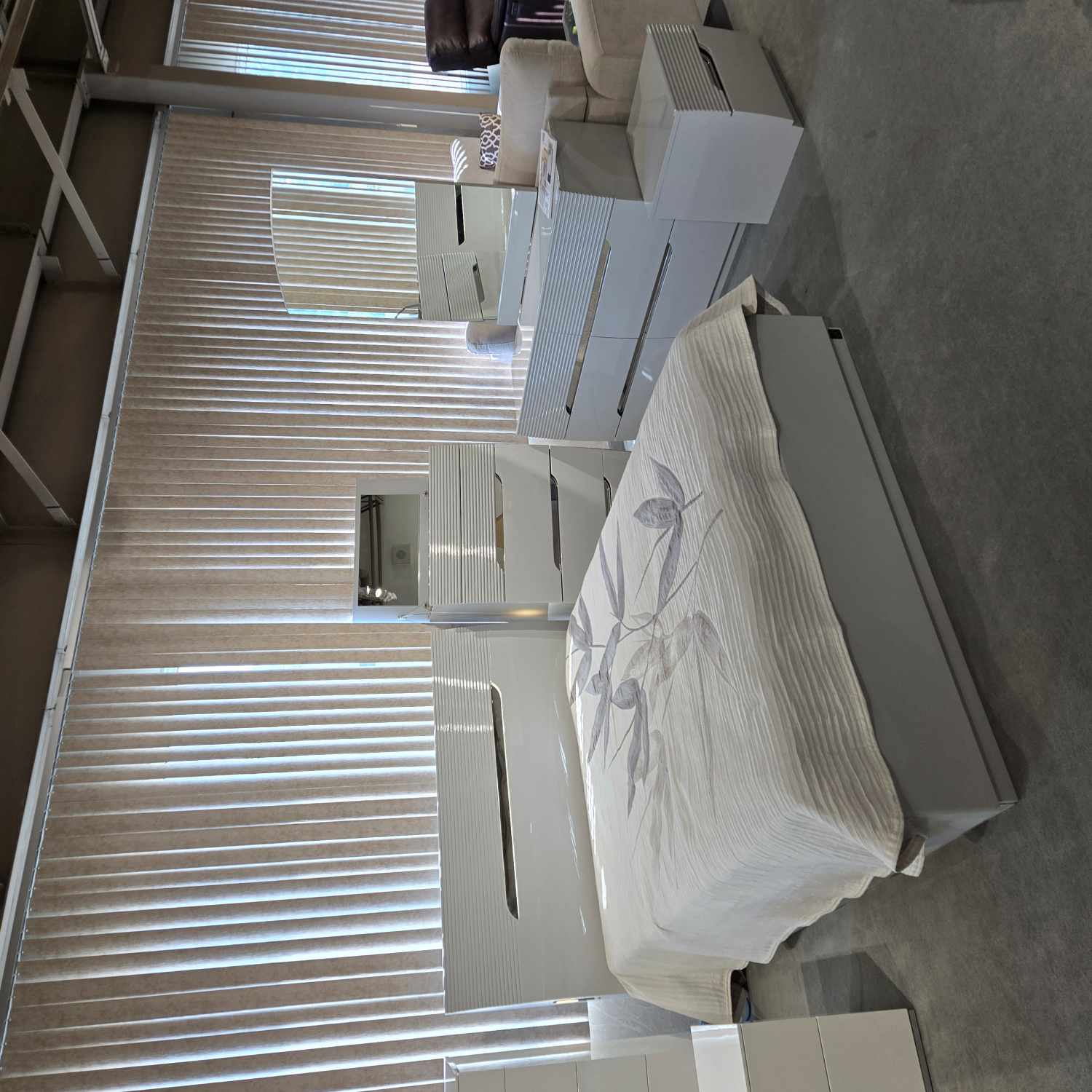 Lessie High Gloss Lacquer Night Stand Grey SB286NS