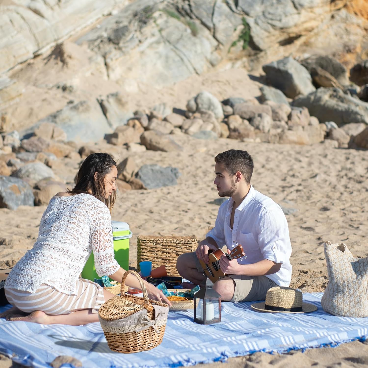 Wicker Picnic Basket with Lid and Handle, Vintage Outdoor Hamper