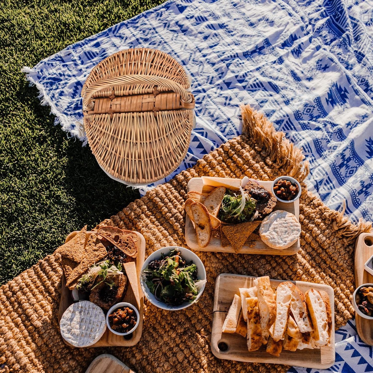 Wicker Picnic Basket with Lid and Handle, Vintage Outdoor Hamper